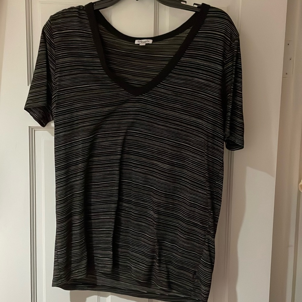 Splendid black/white v neck tshirt in size XS